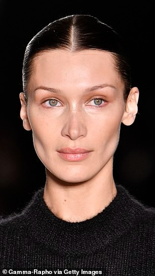 Có sự khác biệt rõ nét về gương mặt của Bella lúc thiếu nữ và hiện tại. Ảnh: Getty Images. Có sự khác biệt rõ nét về gương mặt của Bella lúc thiếu nữ và hiện tại. Ảnh: Getty Images.