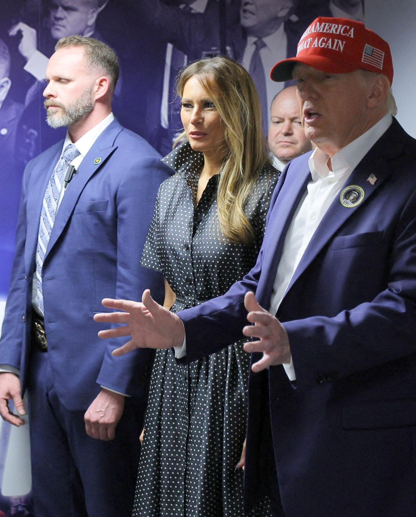 Bà Melania vẫn đồng hành cùng chồng trong ngày bầu cử và sự kiện tuyên bố chiến thắng. Ảnh: Reuters/SplashNews.com. Bà Melania vẫn đồng hành cùng chồng trong ngày bầu cử và sự kiện tuyên bố chiến thắng. Ảnh: Reuters/SplashNews.com.