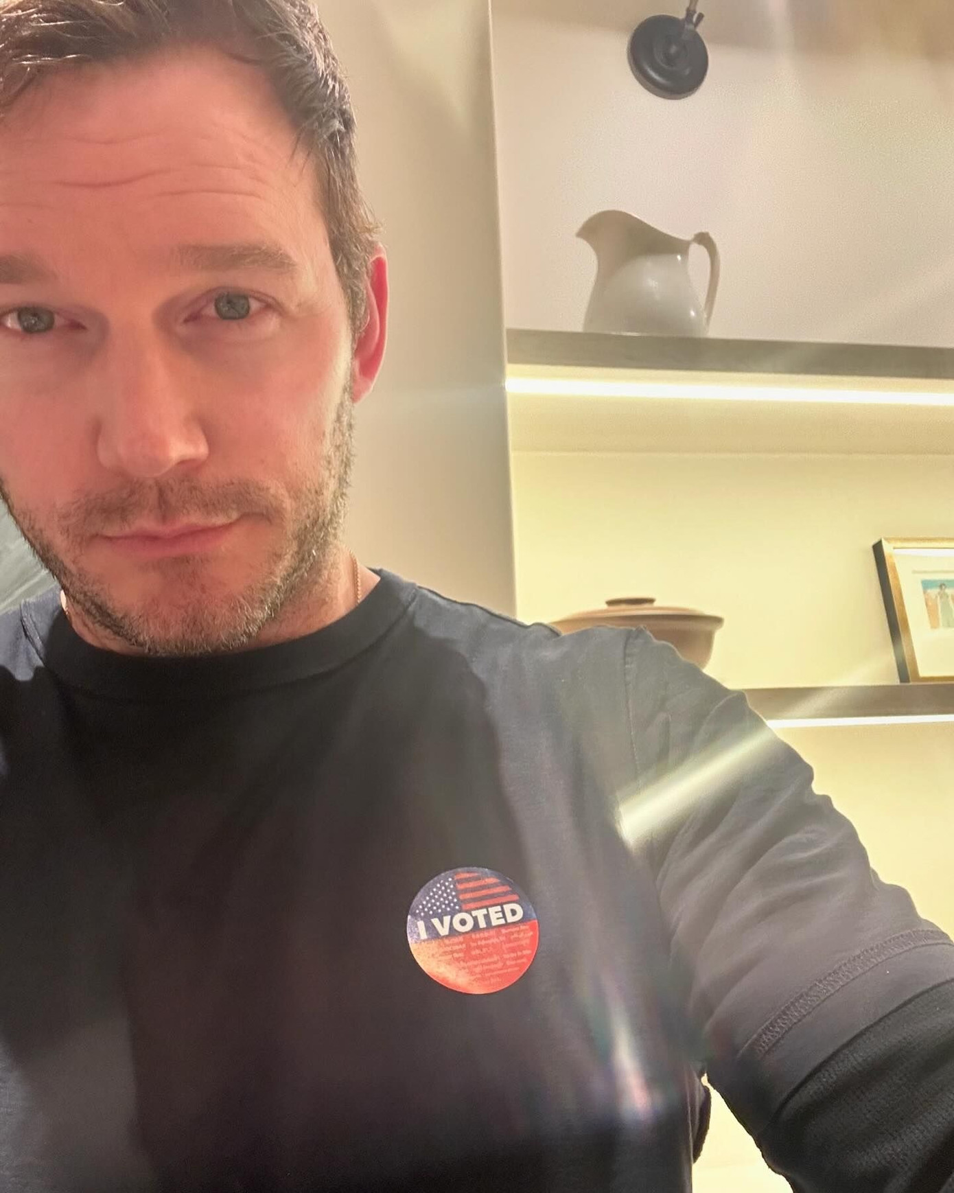 Hai siêu anh hùng Chris Pratt và Jessica Alba tham gia bầu cử.