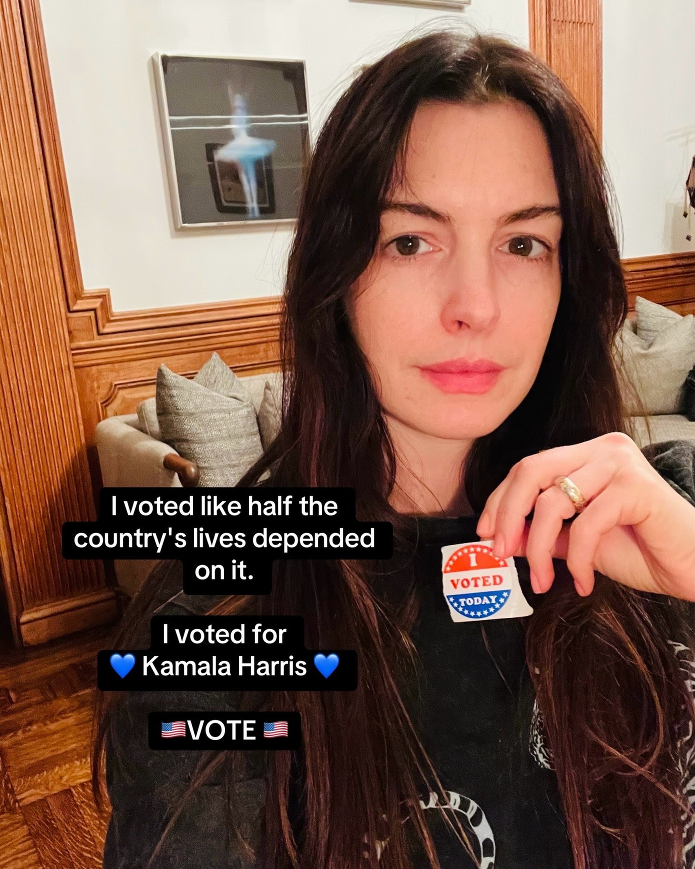 Nữ diễn viên Anne Hathaway công khai chọn bà Harris trong cuộc bầu cử Tổng thống Mỹ 2024. Gigi Hadid chỉ đăng ảnh xác nhận đã bỏ phiếu.