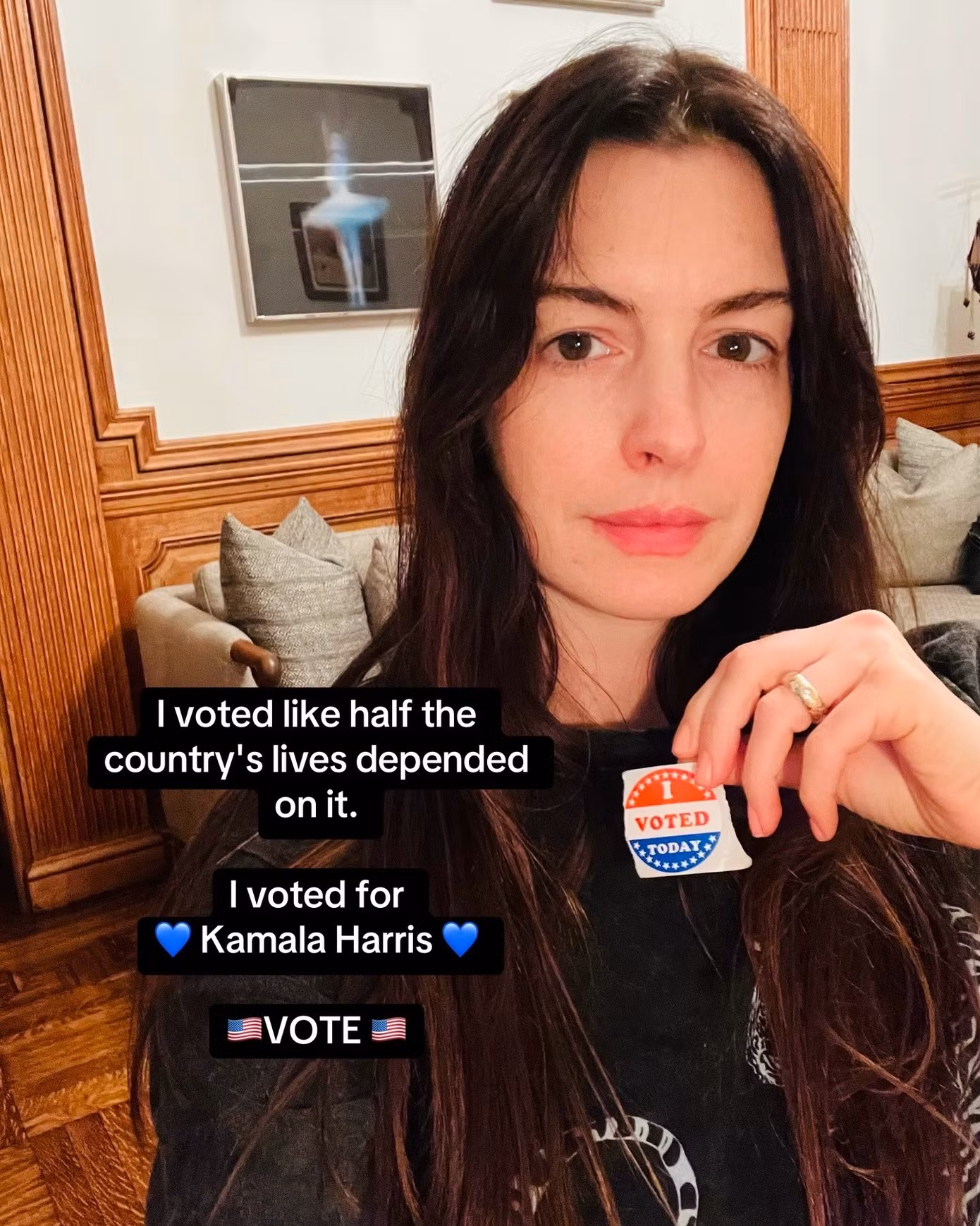 Nữ diễn viên Anne Hathaway công khai chọn bà Harris trong cuộc bầu cử Tổng thống Mỹ 2024. Gigi Hadid chỉ đăng ảnh xác nhận đã bỏ phiếu.