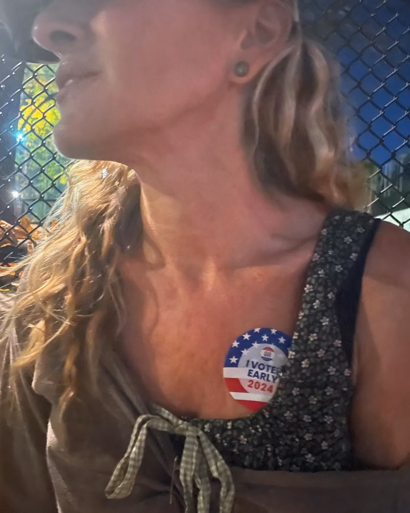 Người đàn bà đẹp Julia Roberts và Sarah Jessica Parker cũng thuộc đội Kamala Harris.