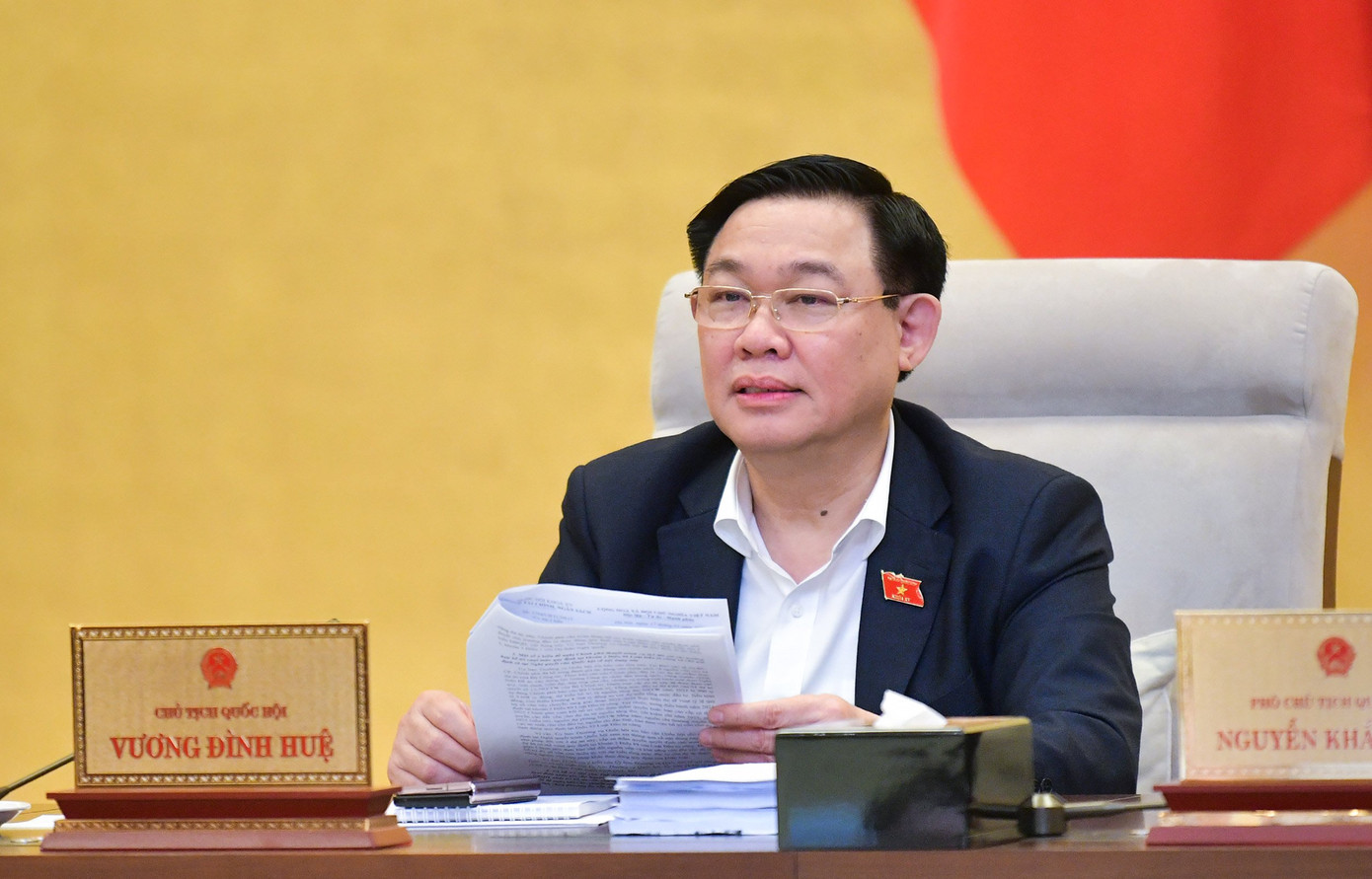 Chủ tịch Quốc hội Vương Đình Huệ phát biểu tại phiên họp. Chủ tịch Quốc hội Vương Đình Huệ phát biểu tại phiên họp.