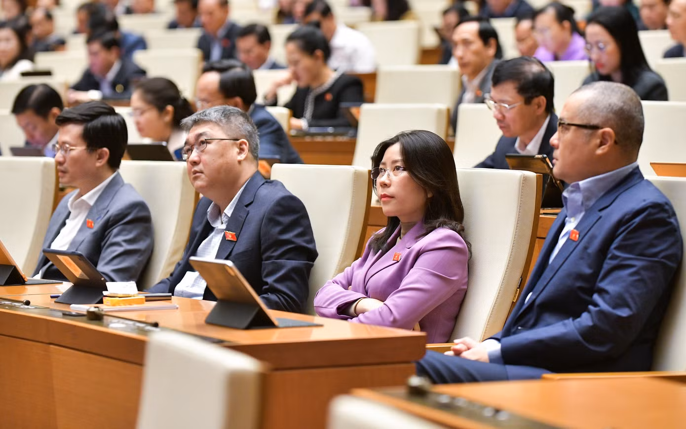 Các đại biểu tham dự phiên họp ngày 16/1