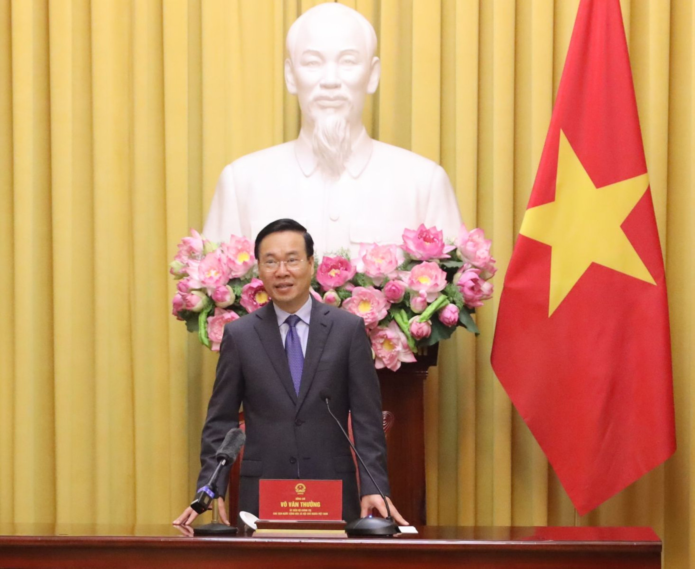 Chủ tịch nước phát biểu với các đại sứ vừa được bổ nhiệm. Ảnh: VPCTN