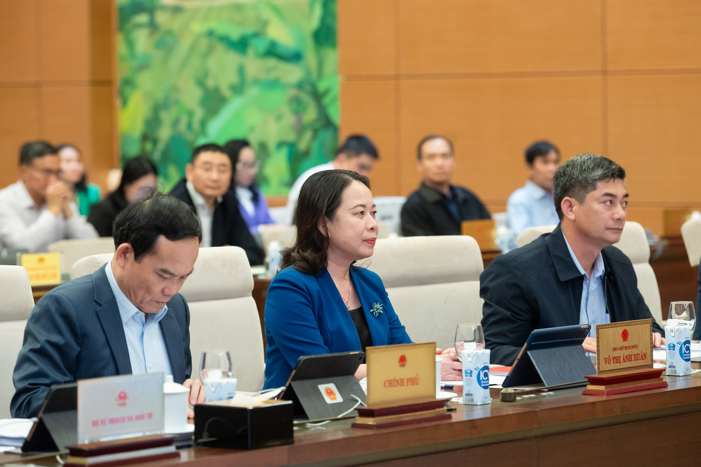 Các đại biểu tham dự phiên họp Ủy ban Thường vụ Quốc hội Các đại biểu tham dự phiên họp Ủy ban Thường vụ Quốc hội