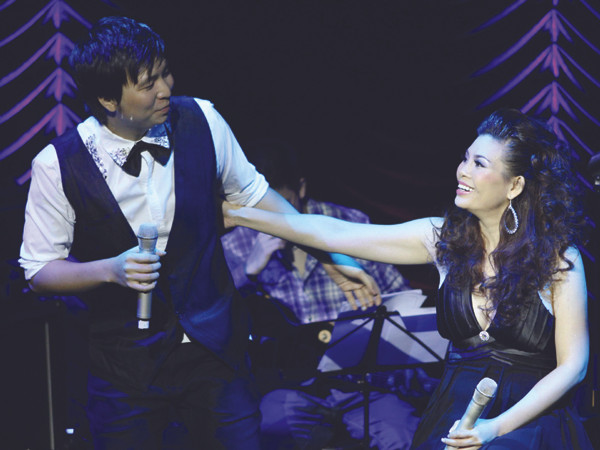 Ngọc Anh- Anh Khang, hai chị em, hai thế hệ ca sĩ. Ảnh: N.M.Hà. Ngọc Anh- Anh Khang, hai chị em, hai thế hệ ca sĩ Ảnh: N.M.Hà