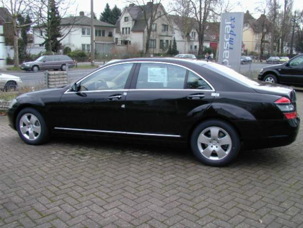 Đây mới là Mercedes S350, có thể nhận biết khác biệt qua đầu xe, cửa sau và đuôi xe. Đây mới là Mercedes S350, có thể nhận biết khác biệt qua đầu xe, cửa sau và đuôi xe