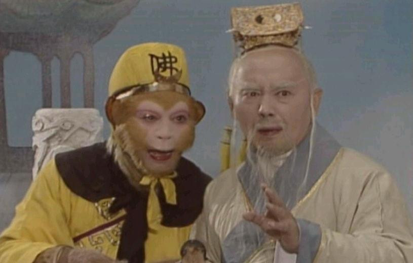 Lục Tiểu Linh Đồng tiễn biệt người thầy Chu Bỉnh Khiêm trên mạng xã hội. Lục Tiểu Linh Đồng tiễn biệt người thầy Chu Bỉnh Khiêm trên mạng xã hội.