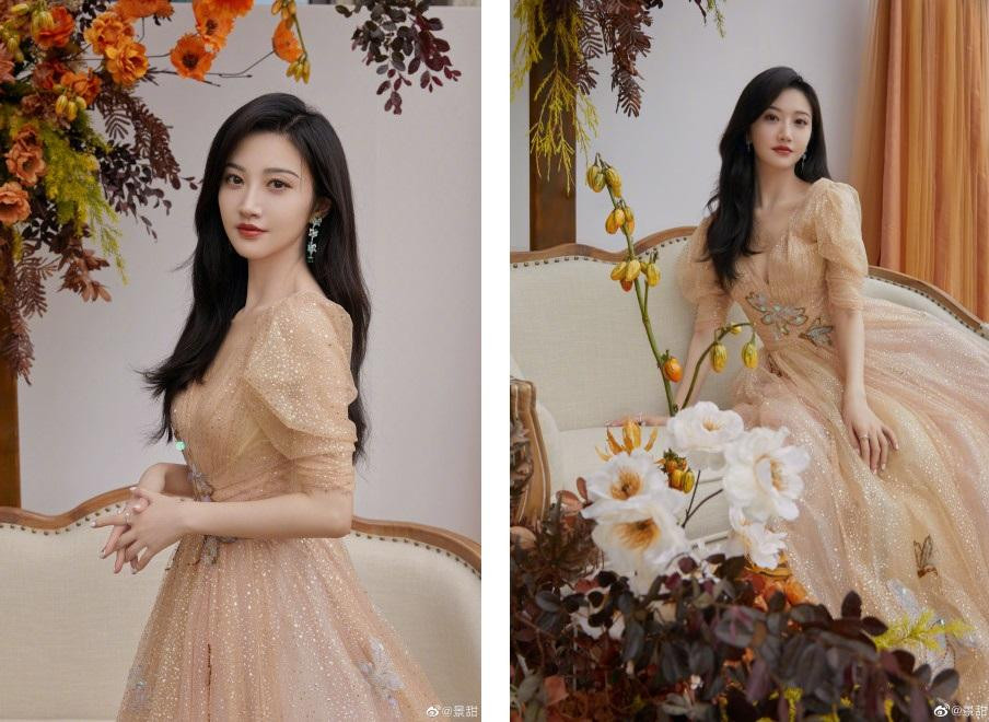 Cảnh Điềm không hổ với danh xưng "Đệ nhất mỹ nữ Bắc Kinh". Chiếc váy bồng bềnh giúp ngôi sao "Tư Đằng" tôn lên khí chất đài các.