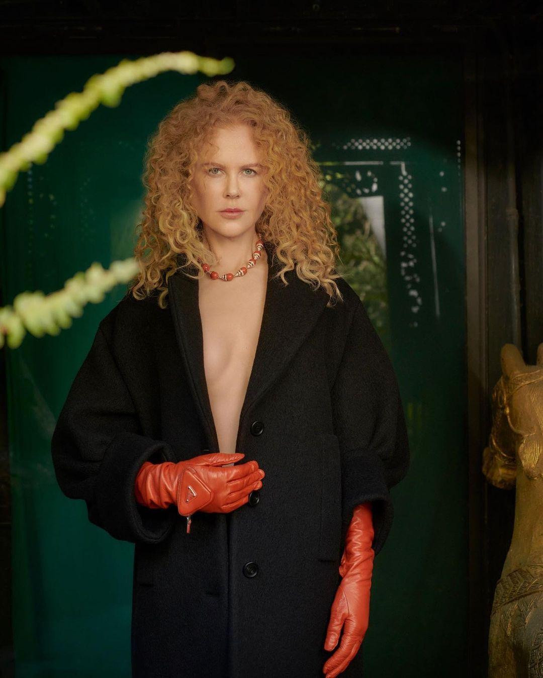 Ngôi sao "Aquaman" không hổ là mỹ nhân "không tuổi" của làng giải trí Hollywood. Dù đã 54 tuổi, cô vẫn giữ nguyên sức hút khó cưỡng. Harper's Bazaar nhận xét, thời điểm hiện tại chính là "kỷ nguyên vàng" của Nicole Kidman, không chỉ về nhan sắc mà còn cả sự nghiệp.