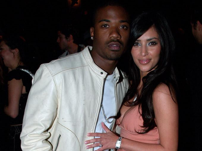 Quản lý cũ của Ray J tuyên bố đang giữ clip "nóng" thứ 2 của Kim. Quản lý cũ của Ray J tuyên bố đang giữ clip "nóng" thứ 2 của Kim.