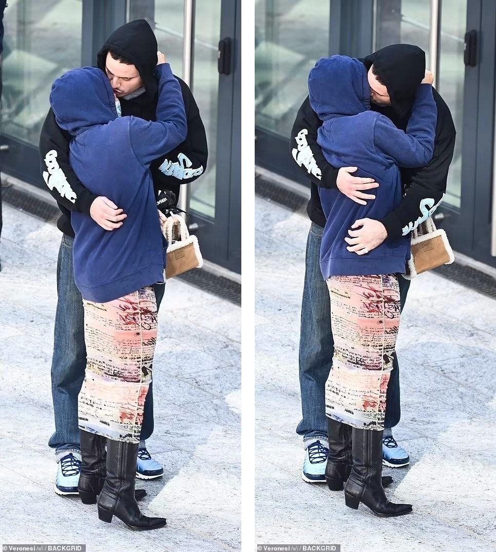 Hộ tống Lourdes Leon là bạn trai Jonathan Puglia. Hai người bị bắt gặp ôm hôn đắm đuối ở nơi công cộng.