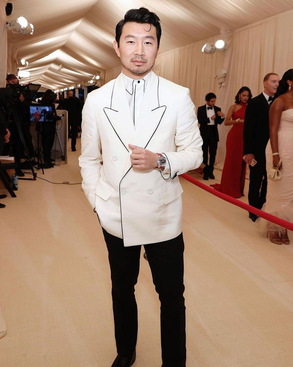 Tài tử "Shang Chi" có những động thái ẩn ý trên mạng xã hội.