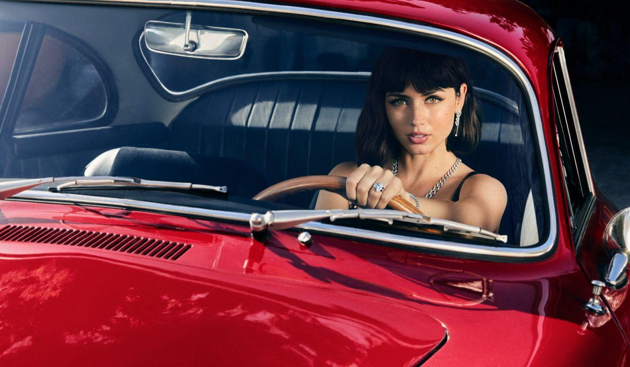 Cô nhận xét nữ điệp viên Paloma là người có khiếu hài hước, đơn giản và mang đến cảm giác tươi mới bất ngờ. Cô nhận xét nữ điệp viên Paloma là người có khiếu hài hước, đơn giản và mang đến cảm giác tươi mới bất ngờ.