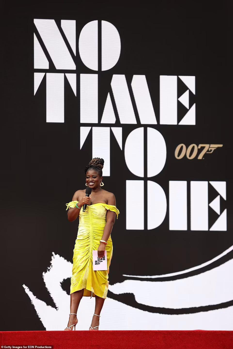 Người đẹp 37 tuổi đảm nhận vai trò MC cho sự kiện.