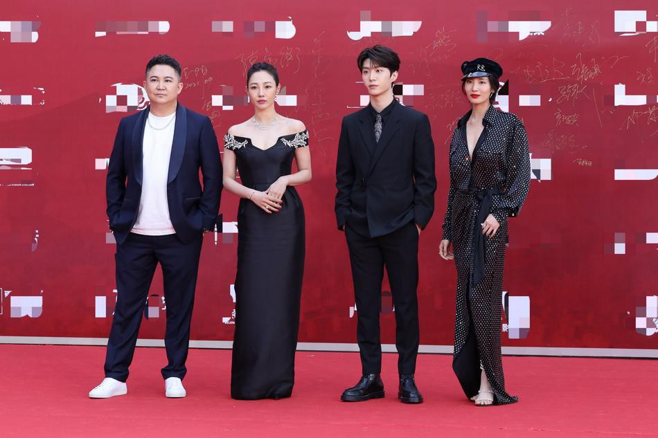 Dàn diễn viên phim &quot;Môn tỏa&quot;: Biệt Khắc, Bạch Bách Hà, Phạm Thừa Thừa và Vương Tử Tuyền (trái qua phải).