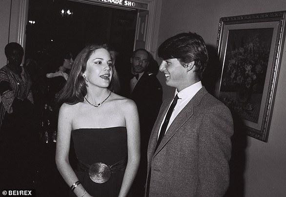 Melissa Gilbert (1982): Một năm sau khi ra mắt thành công trong phim “Endless Love” (1981), Tom Cruise bắt đầu hẹn hò với nữ diễn viên Melissa Gilbert khi anh chưa đầy 20 tuổi và vừa chuyển đến sống ở Los Angeles. Sau này, nữ diễn viên sinh năm 1964 tiết lộ, chuyện tình của họ không kéo dài nhưng Tom là “một người hôn giỏi”.