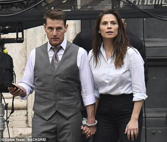 Hayley Atwell (2020-2021): Tom Cruise được cho là nảy sinh tình cảm với bạn diễn kém 20 tuổi Hayley Atwell trong thời gian làm việc chung trên phim trường “Mission Impossible 7”. Mới đây, truyền thông quốc tế xác nhận tài tử 59 tuổi đã chia tay Hayley ngay sau khi hoàn tất quay phim.