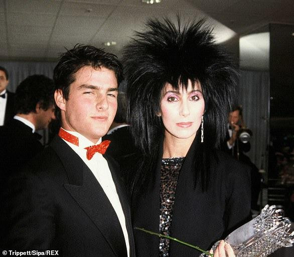 Cher (1985-1986): Tom gặp danh ca Cher lần đầu tiên tại đám cưới của Madonna và Sean Penn vào năm 1985. Hai ngôi sao sau đó tiếp tục chạm mặt nhau tại một sự kiện của Nhà Trắng. Họ hẹn hò trong một năm bất chấp nàng hơn chàng 16 tuổi. Tuy nhiên, lịch trình bận rộn khiến hai người tan rã. Cher từng chia sẻ, Tom là một trong 5 người tình đáng nhớ nhất cuộc đời bà.
