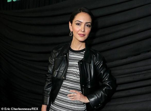 Nazanin Boniadi (2004-2005): Tom bắt đầu hẹn hò với nữ diễn viên Anh vào năm 2004. Họ không chỉ là đồng nghiệp mà còn hoạt động chung trong giáo phái Scientology. Dù có nhiều điểm chung, mối tình này chỉ ngắn ngủi trong vài tháng.