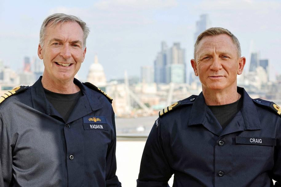 Đệ nhất Đô đốc Hải quân Sir Tony Radakin và Daniel Craig.