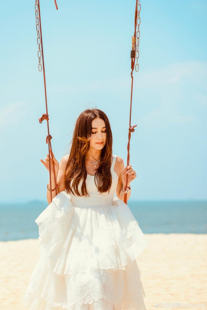 Cô tranh thủ chuyến đi chơi chụp những bộ ảnh đẹp chia sẻ cùng người hâm mộ.