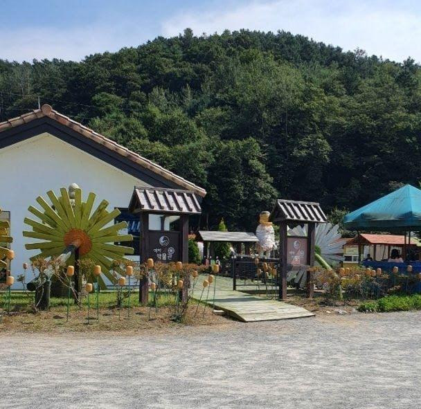 Con búp bê khổng lồ trong “Squid Game” thực sự tồn tại. Con búp bê khổng lồ trong “Squid Game” thực sự tồn tại.