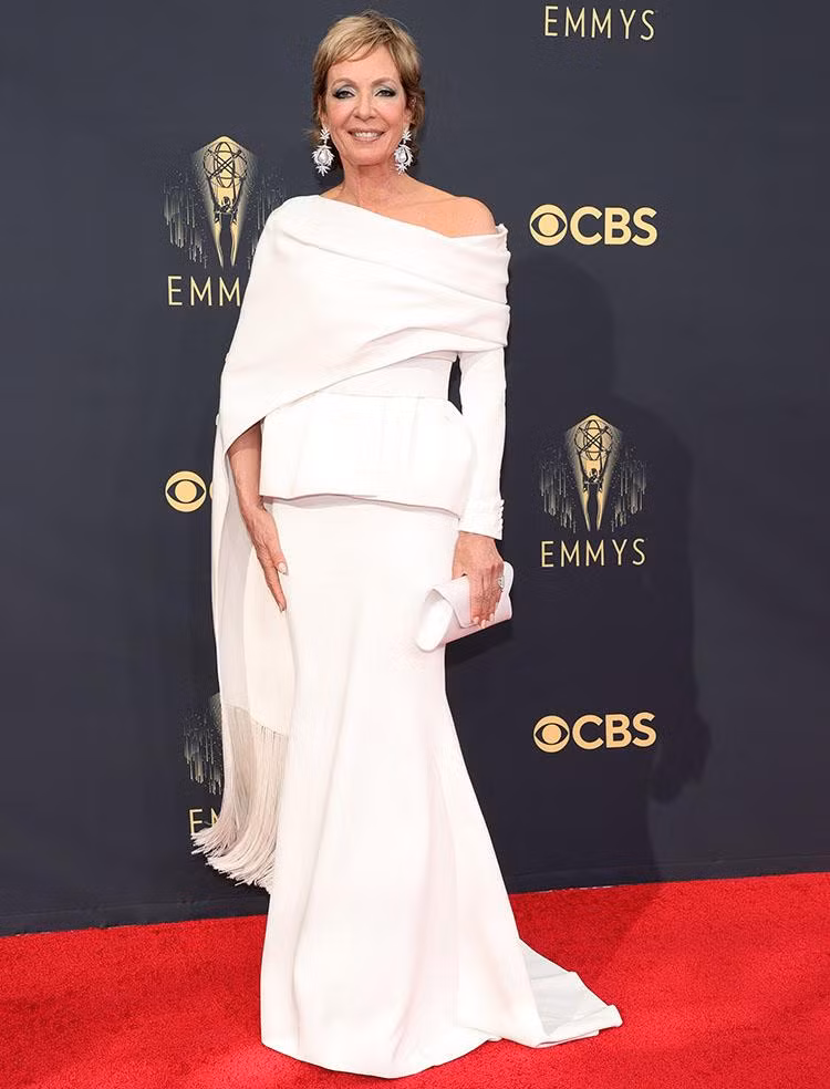 Nữ diễn viên gạo cội từng 7 lần thắng giải Emmy Allison Janney. Nữ diễn viên gạo cội từng 7 lần thắng giải Emmy Allison Janney.