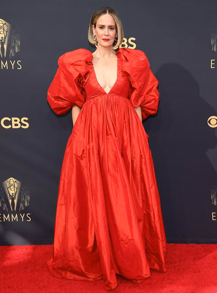 Sarah Paulson "thả rông" nổi hơn cả thảm đỏ với bộ cánh của Carolina Herrera. Sarah Paulson "thả rông" nổi hơn cả thảm đỏ với bộ cánh của Carolina Herrera.