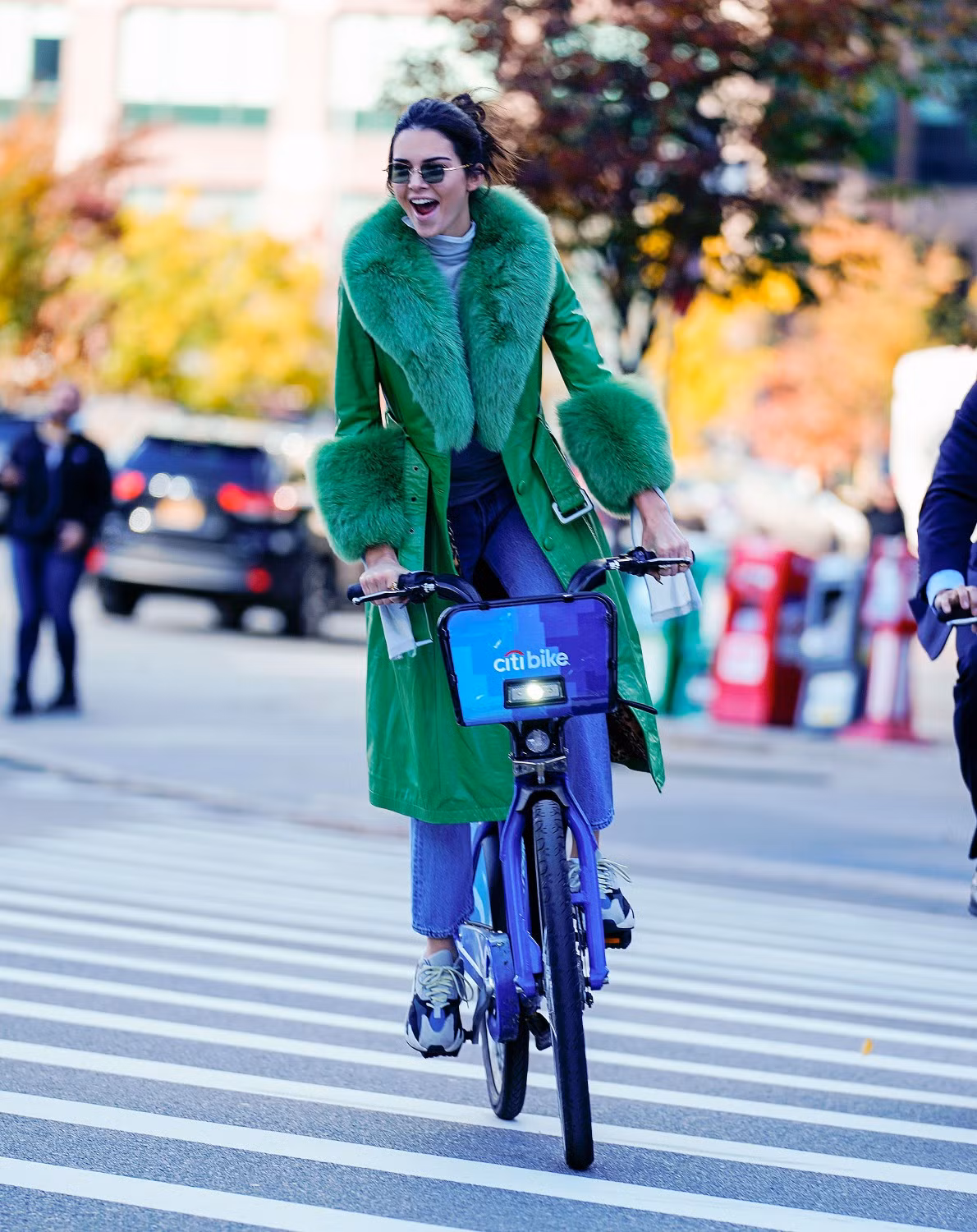 Năng lượng và gu thời trang của Kendall thật khó lẫn lộn!