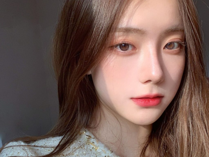 Bọng mắt và quầng thâm là điều không thể tránh khỏi, vì vậy để chúng tự nhiên sẽ hợp lý hơn là che giấu bằng rất nhiều lớp trang điểm. Bọng mắt và quầng thâm là điều không thể tránh khỏi, vì vậy để chúng tự nhiên sẽ hợp lý hơn là che giấu bằng rất nhiều lớp trang điểm.