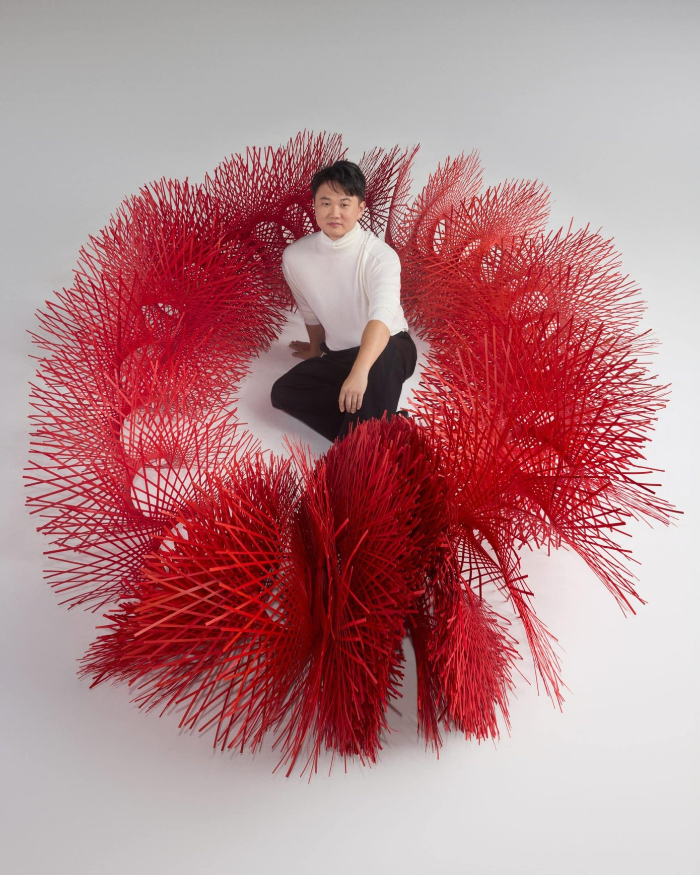 Những tác phẩm điêu khắc và đan lát thủ công này được trưng bày tại các cửa hàng chính thức của Burberry tại Trung Quốc. Những tác phẩm điêu khắc và đan lát thủ công này được trưng bày tại các cửa hàng chính thức của Burberry tại Trung Quốc.