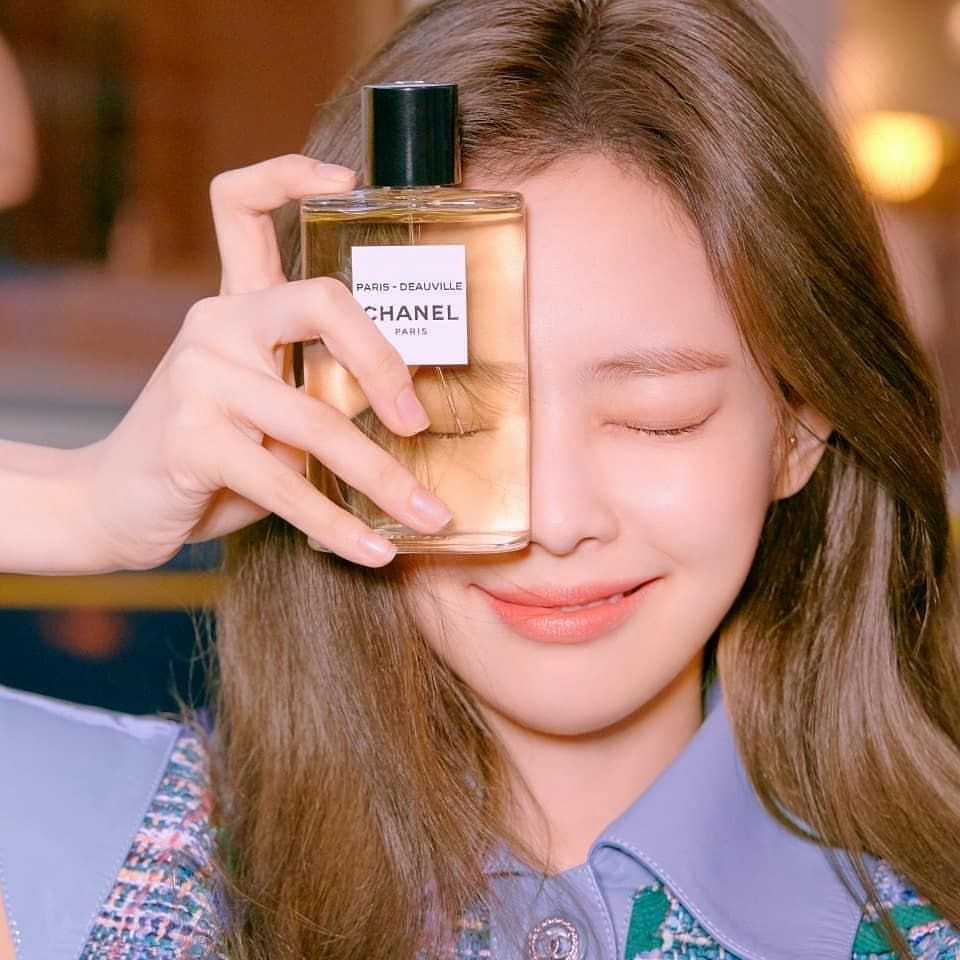 Loại nước hoa yêu thích của Jennie Kim phản ánh tính cách và phong cách độc đáo của cô. Loại nước hoa yêu thích của Jennie Kim phản ánh tính cách và phong cách độc đáo của cô.