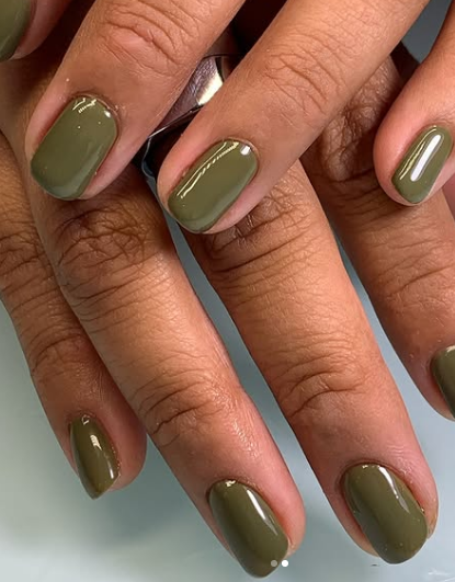 Màu sắc này không hề kén quần áo, ngược lại hợp với hầu hết mọi màu sắc và phong cách thời trang.