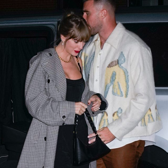 Taylor Swift sở hữu không chỉ một mà rất nhiều túi Aupen.