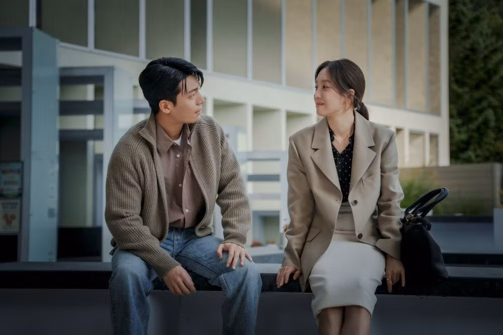Giao tiếp rõ ràng và luôn cởi mở trong việc trao đổi ý kiến. Chia sẻ suy nghĩ và cảm xúc của mình một cách lịch sự và cụ thể để tránh hiểu lầm.
