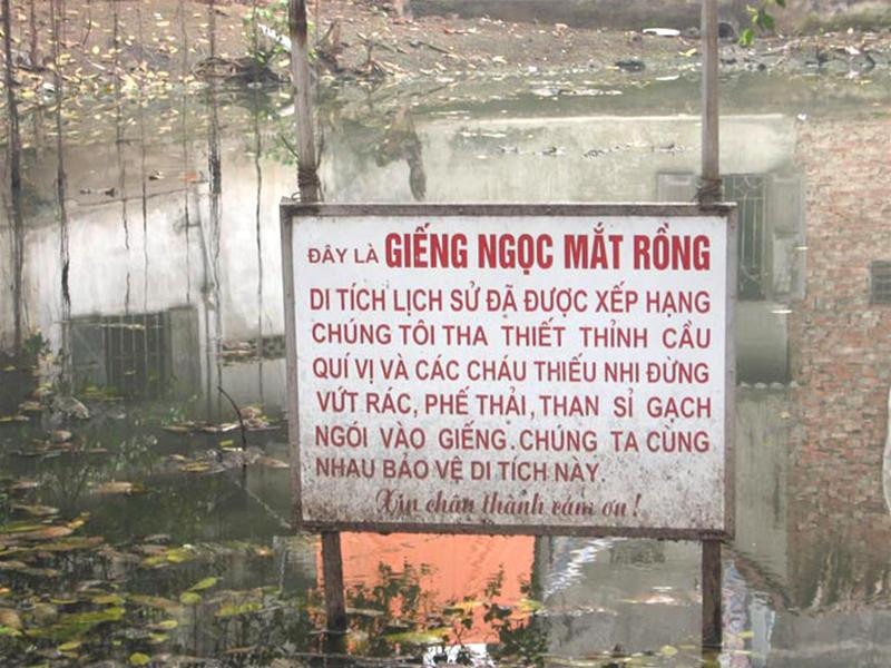 Sân và cổng chùa Vĩnh Trù (phố Hàng Lược, quận Hoàn Kiếm) bị biến thành quán ăn Lời thỉnh cầu ở Giếng Ngọc Mắt Rồng (Đình Kim Liên, phường Kim Liên, quận Đống Đa) thành nơi chứa rác, nước thải