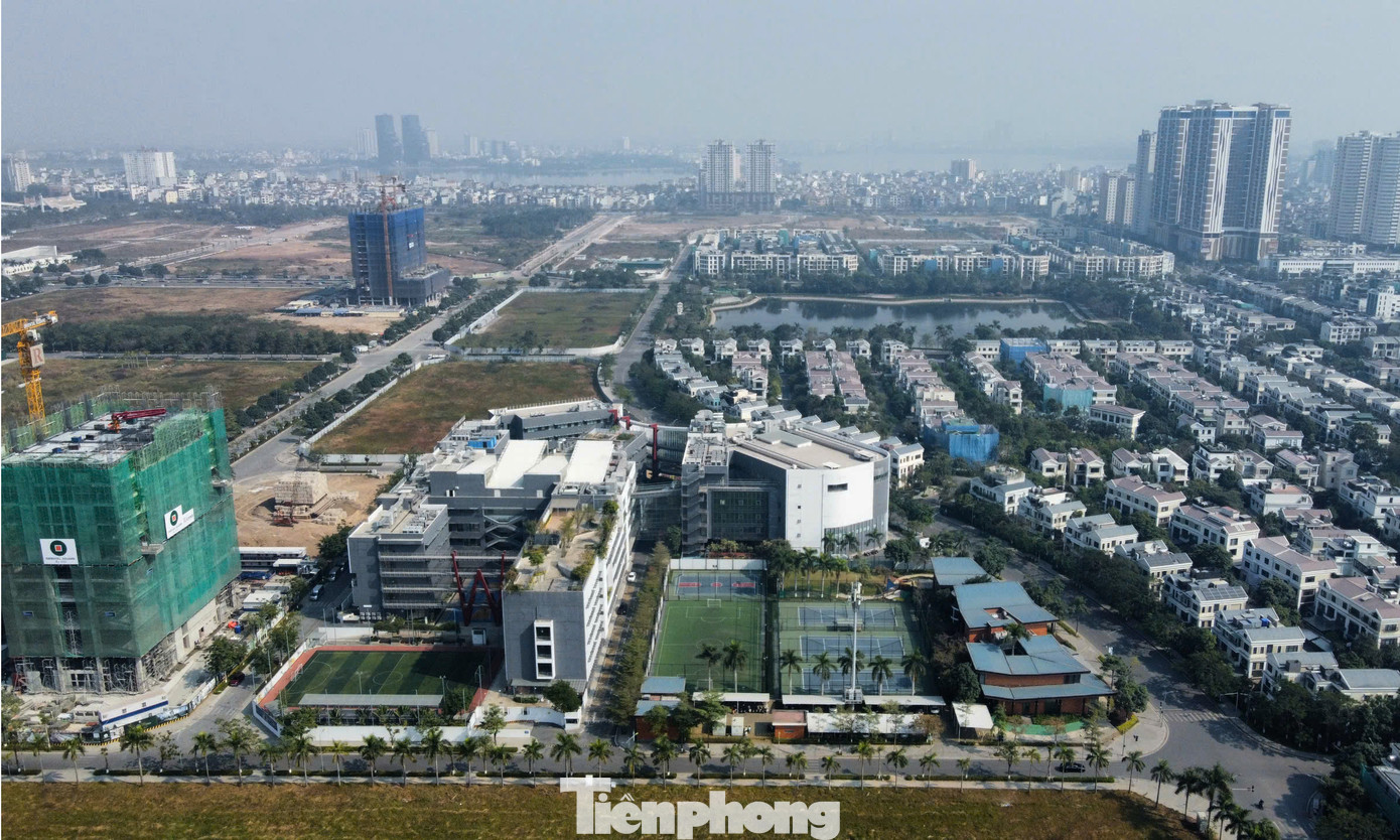 Dự án Khu trung tâm khu đô thị Tây Hồ Tây (tên thương mại Starlake Tây Hồ Tây - PV) có vị trí đắc địa, được xem là khu "đất vàng" của Thủ đô. Dự án được thực hiện trên địa giới hành chính của các phường Xuân La (quận Tây Hồ), Nghĩa Đô (quận Cầu Giấy), Xuân Tảo và Cổ Nhuế 1 (quận Bắc Từ Liêm), TP Hà Nội. Diện tích đất do Công ty TNHH phát triển THT (Công ty THT) thực hiện đầu tư xây dựng khoảng hơn 160ha với tổng vốn đầu tư hơn 1,3 tỷ USD.