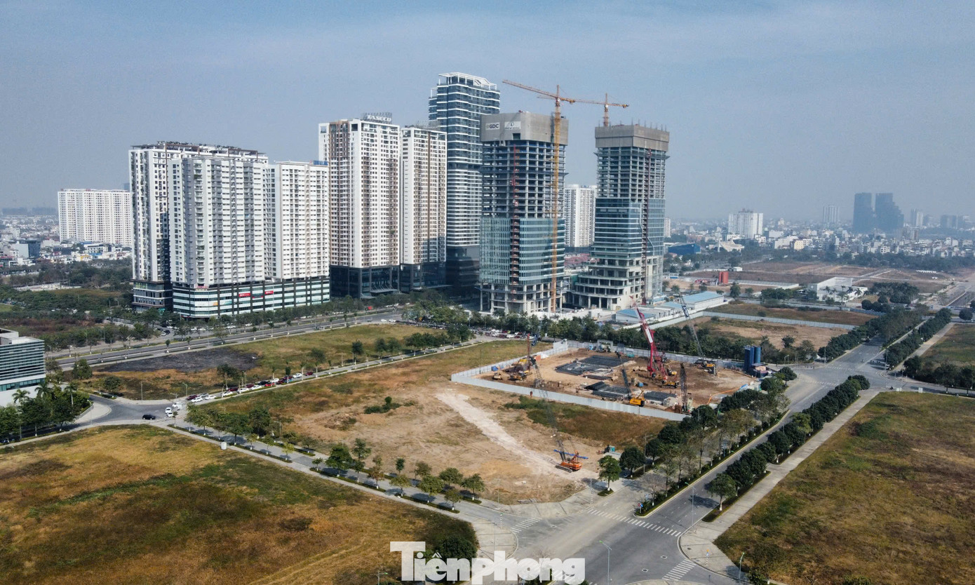 Không chỉ chuyển nhượng dự án ô đất B1CC4, tại khu đô thị Tây Hồ Tây, Công ty THT đã chuyển nhượng khoảng 20 dự án thành phần cho các nhà đầu tư thứ cấp như: Lô B2CC3; A1TT1, H4HH1, H3TH1, H3Th2, H3NT1, H2CC1. H2CC2, H5CC1, B1CC3, B2CC1, B2CC2, D1CC1, D1CC3, B3CC1, B3CC2, C1CC1, B2CC4, B1-CC1-2...