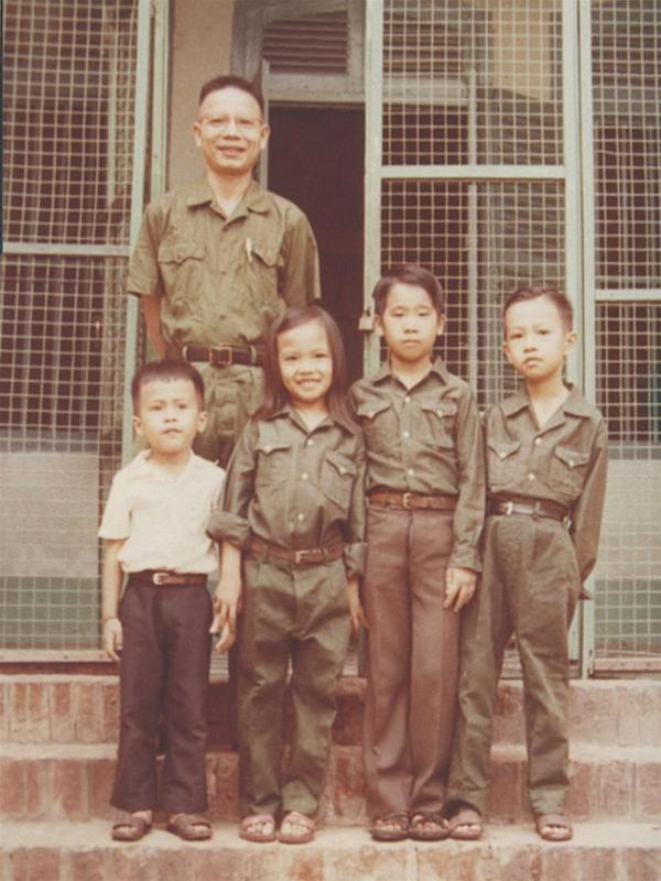 Chiến sĩ biệt động Năm Lai và các con sum họp sau ngày giải phóng Sài Gòn Chiến sĩ biệt động Năm Lai và các con sum họp sau ngày giải phóng Sài Gòn