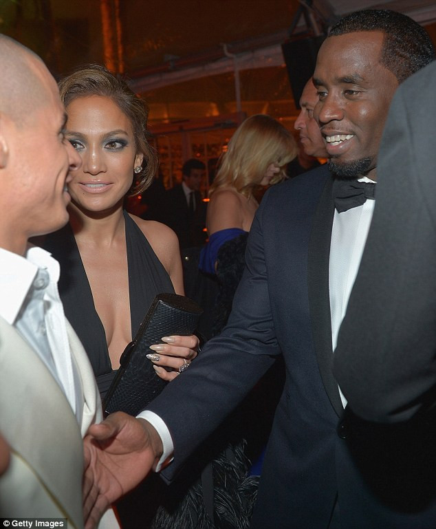 Jennifer Lopez giới thiệu Diddy cho Casper Smart tại bữa tiệc hậu lễ trao giải