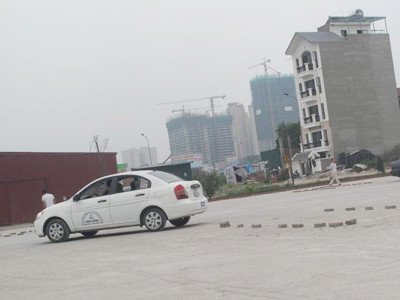 Sân tập Nam Trung Yên. Anh: T.Vinh. Sân tập Nam Trung Yên. Anh: T.Vinh