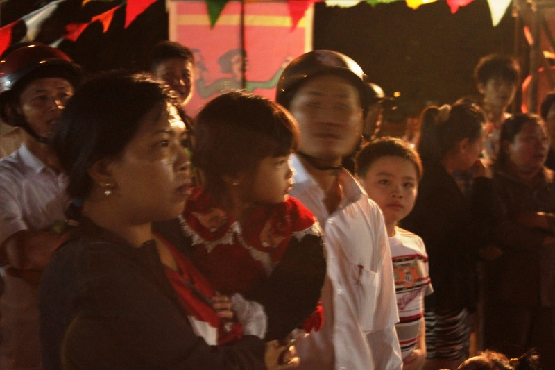 Đông người đến xem