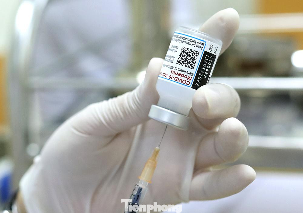 Trước đó, Viện Vệ sinh dịch tễ trung ương đã có Quyết định số 325/QĐ-VSDTTƯ về việc phân bổ 921.600 liều vắc xin Moderna phòng COVID-19 cho nhóm trẻ từ 5 đến dưới 12 tuổi do Chính phủ Australia viện trợ.