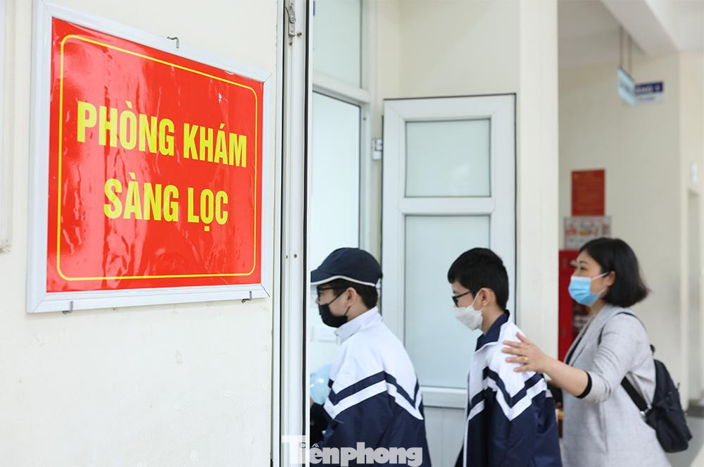 Học sinh đủ điều kiện tiêm đợt này là các em học sinh lớp 6 (từ 11 tuổi đến 11 tuổi 10 tháng tính theo sinh nhật), không mắc COVID-19 hoặc mắc COVID-19 và đã khỏi trên ba tháng