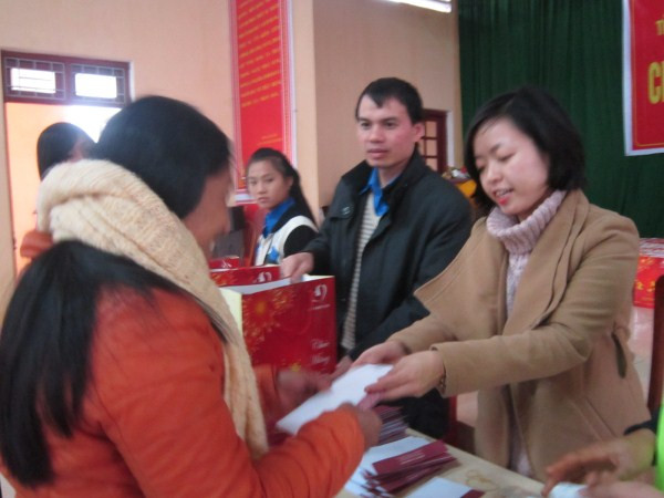 Trao quà Tết cho người nghèo tại Thanh Hóa ảnh 7