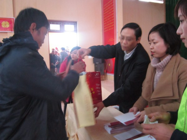 Trao quà Tết cho người nghèo tại Thanh Hóa ảnh 5