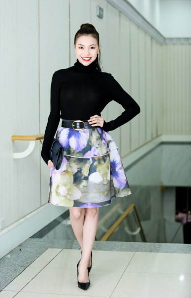 Trà Ngọc Hằng mặc kín mít vẫn quyến rũ ảnh 4