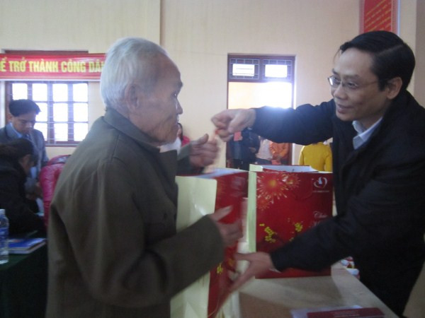 Trao quà Tết cho người nghèo tại Thanh Hóa ảnh 6